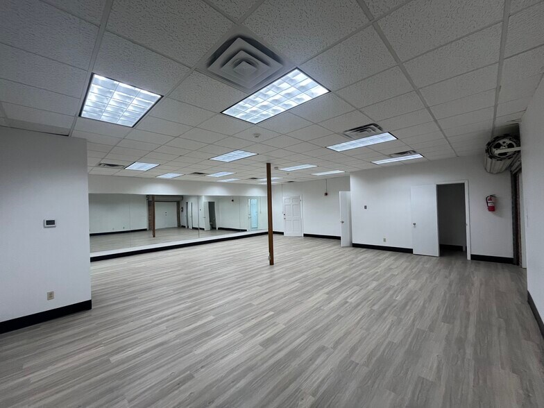 More Photos Of 400 E St Elmo Rd, Austin Unknown For Lease