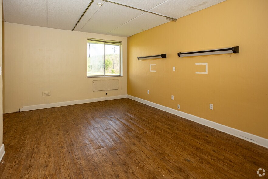 More Photos Of 240 Hannah Rd, Harriman Rehabilitation Center For Sale