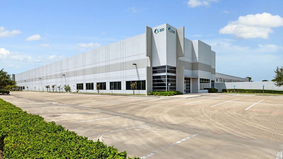 More Photos Of 300 Airtex Dr, Houston Distribution For Lease
