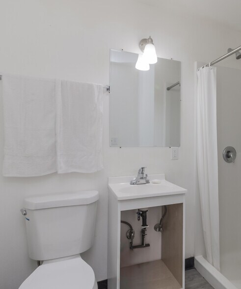 More Photos Of 444 Front St, Sekiu Hotel For Sale