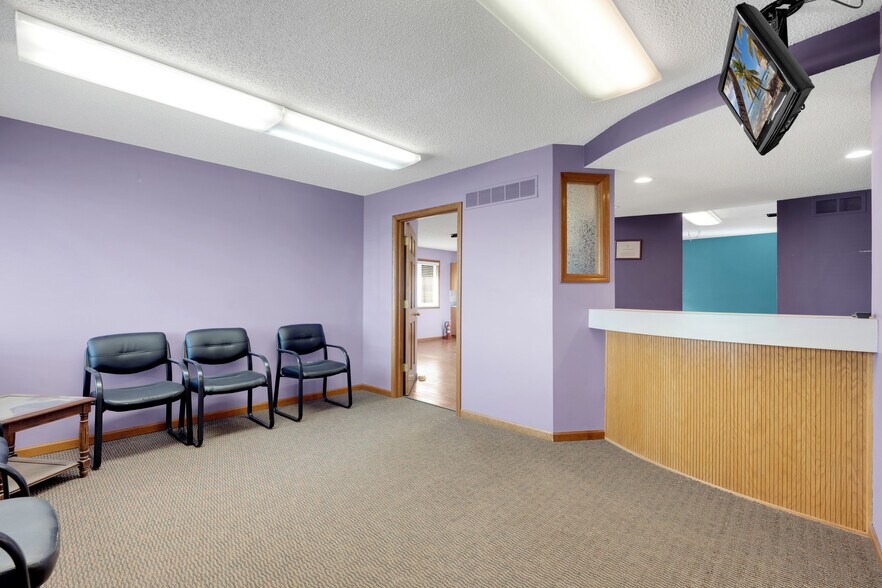 More Photos Of 804 Winchester Dr, Sedalia Medical For Sale