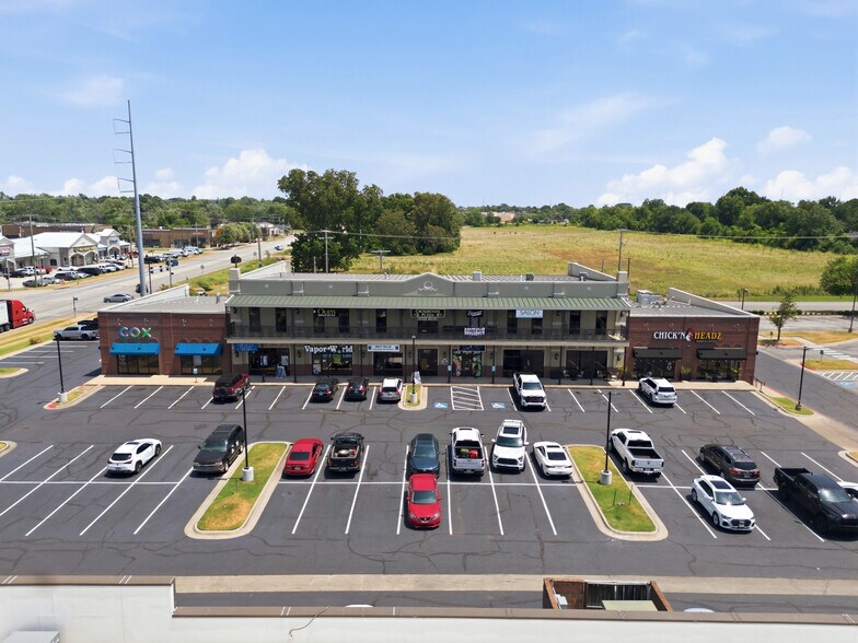 More Photos Of 201 SW 14th St, Bentonville Unknown For Lease