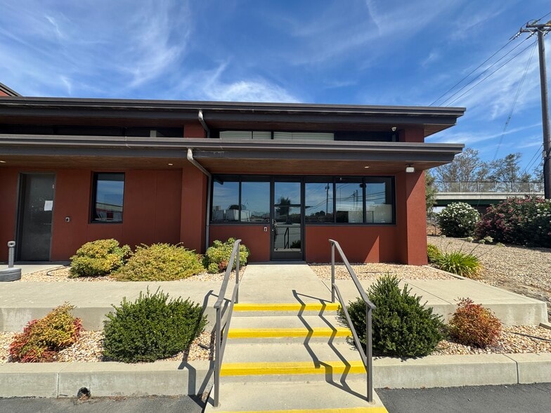 Primary Photo Of 19400 Frontage Rd, Acampo Office For Lease
