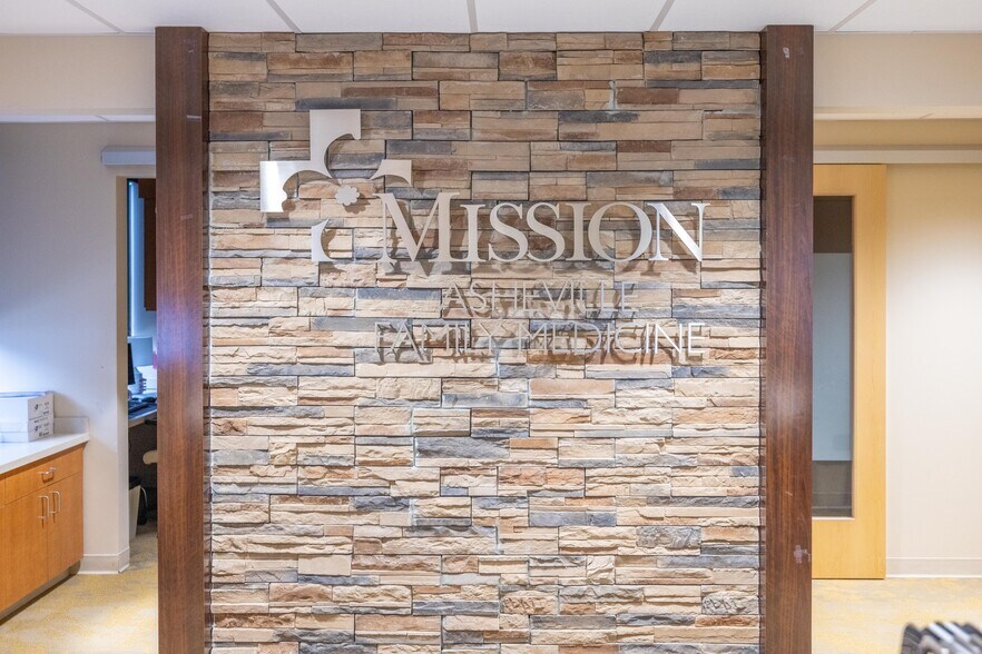 More Photos Of 41 Oakland Rd, Asheville Medical For Sale