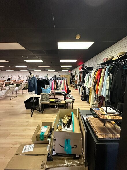 More Photos Of 170 Flanders Rd, Niantic Storefront For Lease