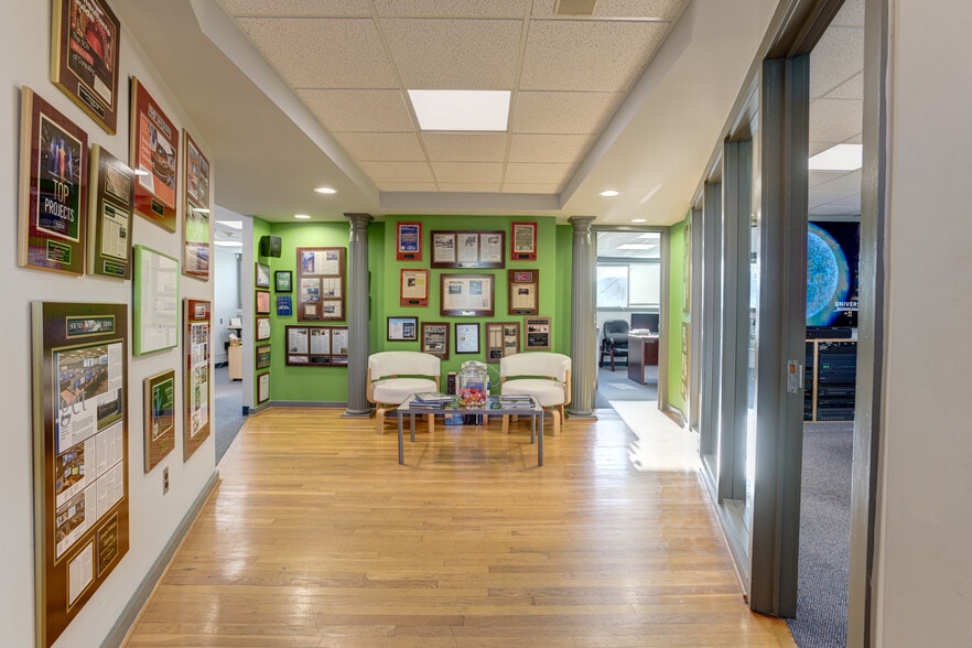 More Photos Of 6501 York Rd, Baltimore Office For Sale