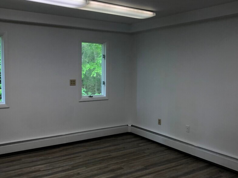 More Photos Of 1360 Baldwin Hill Rd, Gales Ferry Flex For Lease