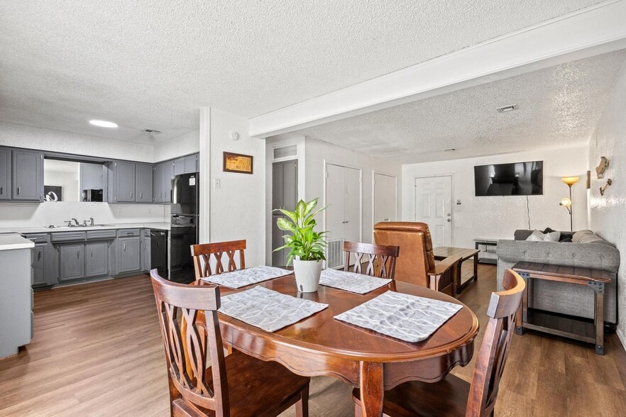 More Photos Of 806 N Washington St, Ardmore Apartments For Sale