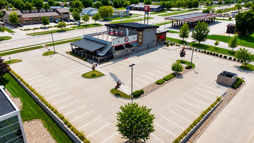 More Photos Of 810 E 1st St, Ankeny Restaurant For Sale