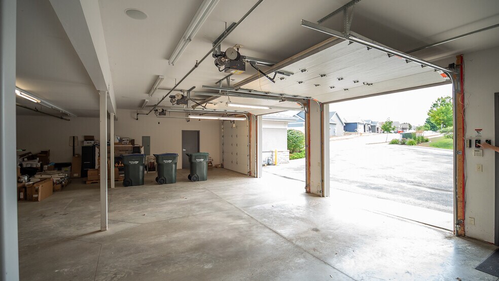 More Photos Of 3420 Lakeridge Pl NW, Rochester Office For Lease