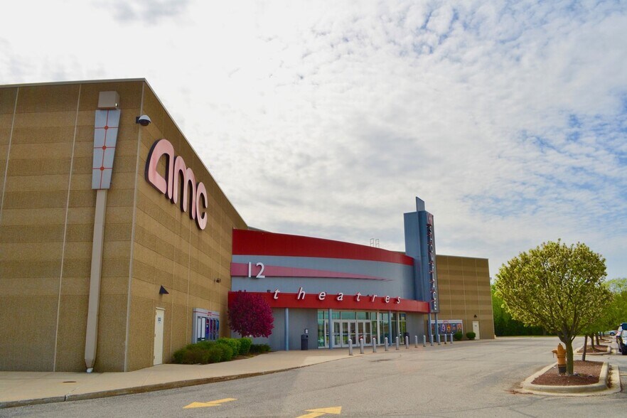 More Photos Of 713 N Theatre Dr, Marion General Retail For Sale