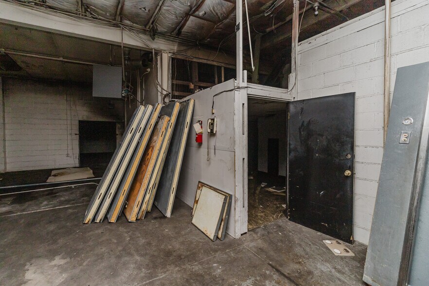 More Photos Of 470 N Seneca St, Wichita Warehouse For Sale