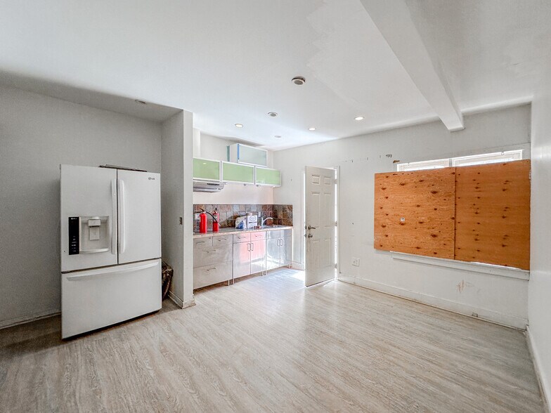 More Photos Of 305 Rose Ave, Venice Religious Facility For Sale