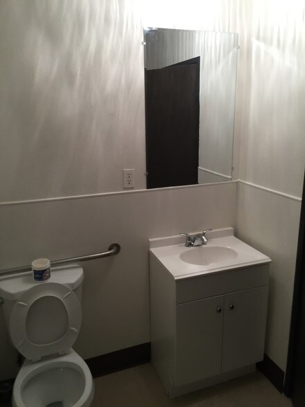 More Photos Of 7505 Jurupa Ave, Riverside Light Manufacturing For Lease