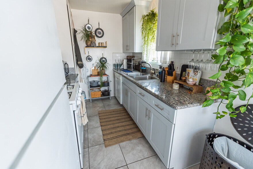 More Photos Of 11852 Chandler Blvd, Valley Village Apartments For Sale