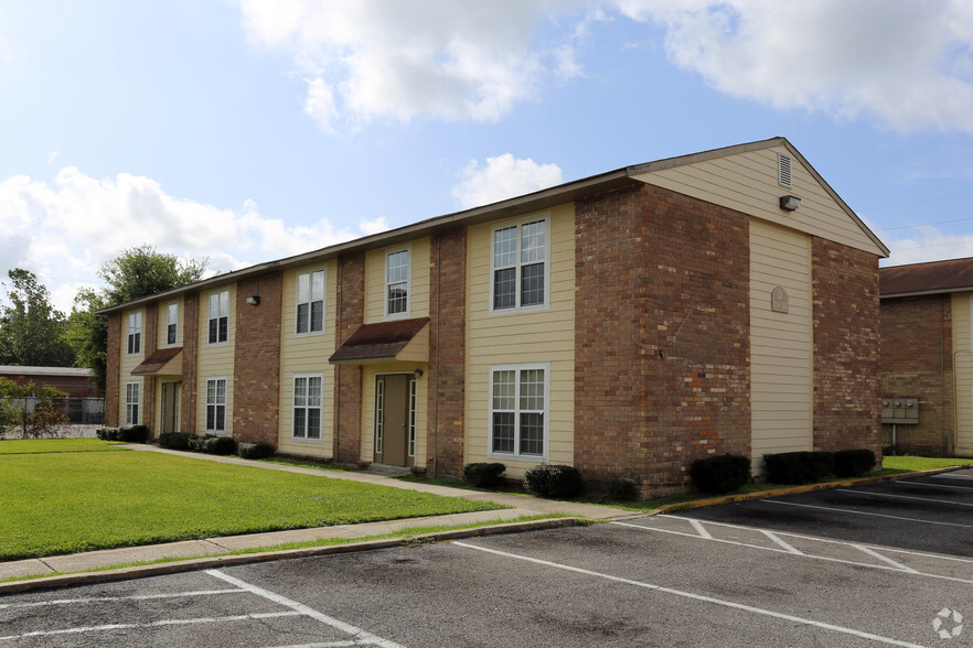 Primary Photo Of 3201 Eden St, Pascagoula Apartments For Sale