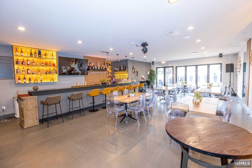 More Photos Of 526 Anderson Ave, Cliffside Park General Retail For Sale