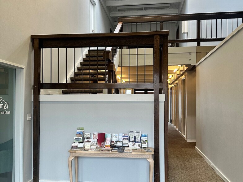 More Photos Of 31960 SW Charbonneau Dr, Wilsonville Office For Lease