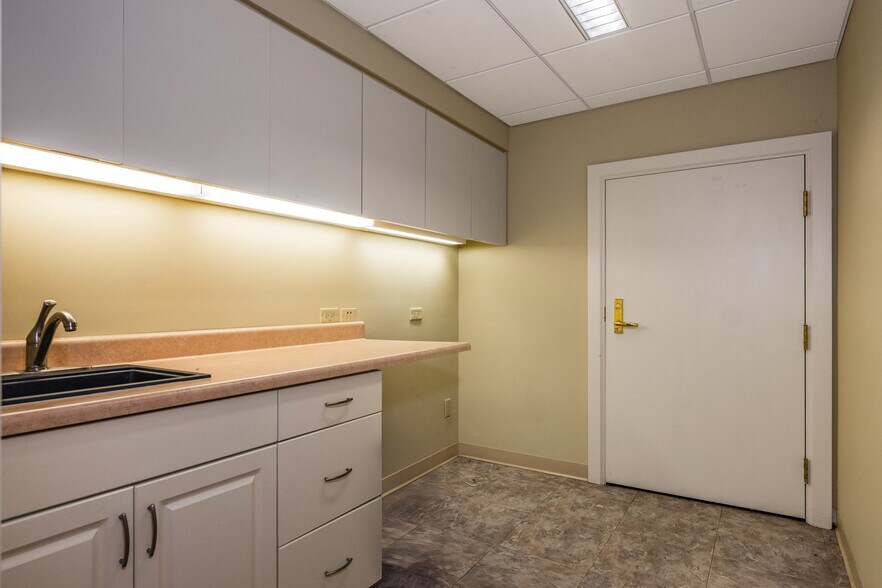More Photos Of 3 Essex Sq, Essex Office Residential For Sale