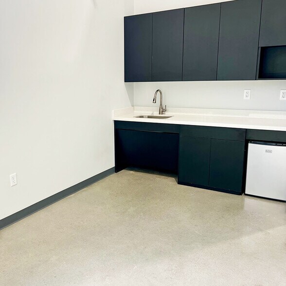 More Photos Of 1030 Outpost Dr, Conroe Unknown For Lease