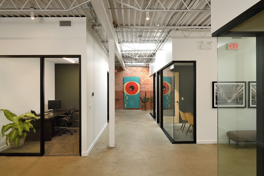 More Photos Of 1200 N Branch St, Chicago Office For Lease