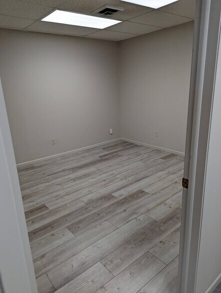More Photos Of 535 S Emporia St, Wichita Flex For Lease