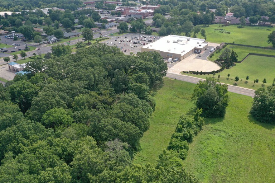 More Photos Of S Vancouver Ave @ W Main, Russellville Land For Sale