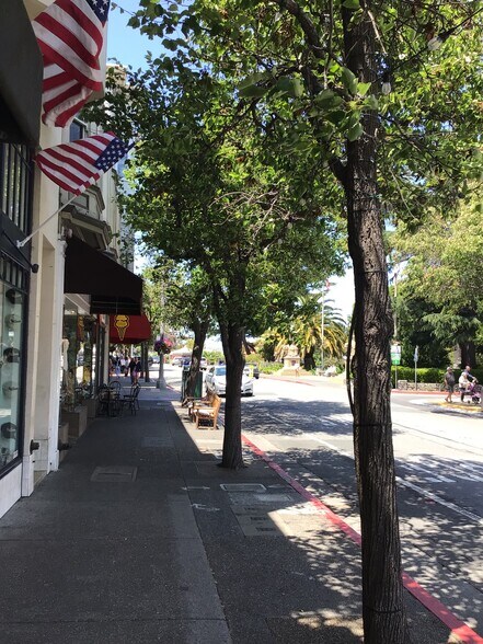 More Photos Of 681 Bridgeway, Sausalito General Retail For Sale