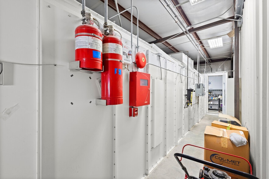 More Photos Of 502 N State Highway 342, Red Oak Industrial For Sale