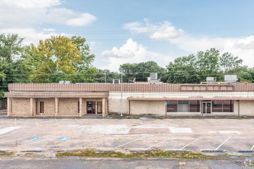 More Photos Of 1319 N Pruett St, Baytown Office For Sale