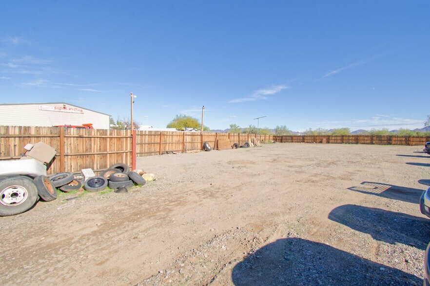 More Photos Of 77 Plymouth Ave, Quartzsite Service For Sale