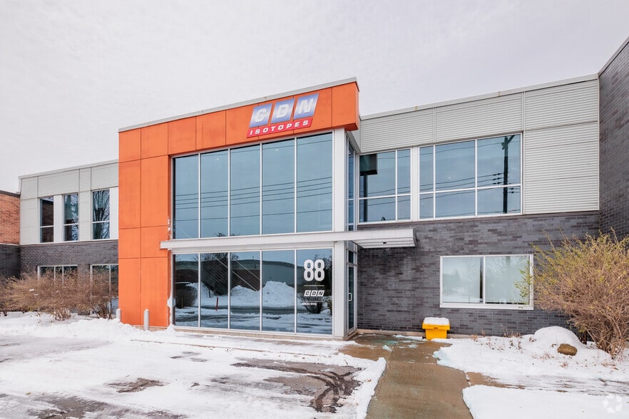 Primary Photo Of 88 Av Leacock, Pointe-claire Manufacturing For Sale