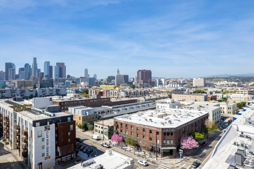 More Photos Of 255 S Santa Fe Ave, Los Angeles Apartments For Lease