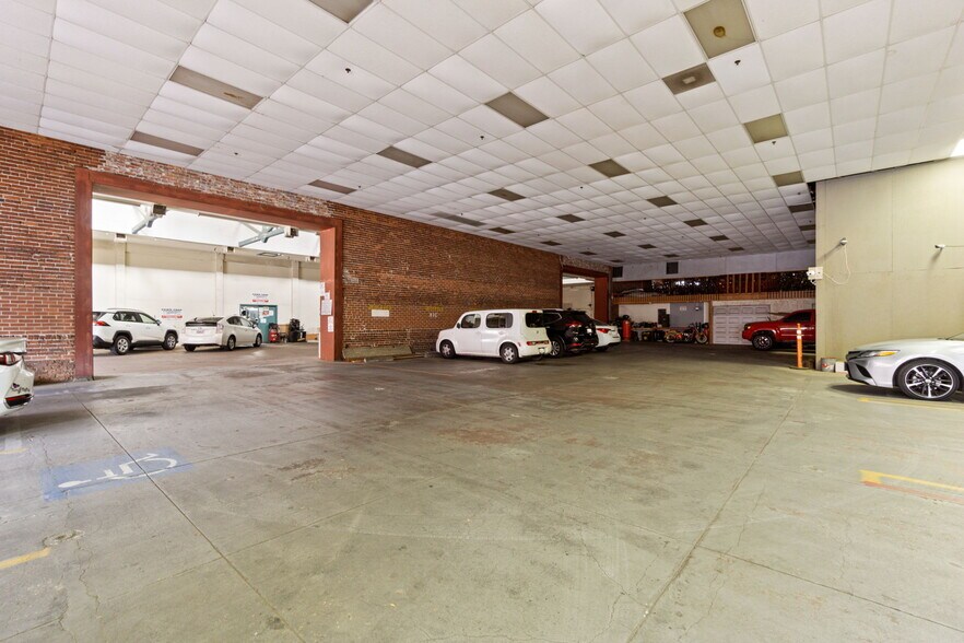 More Photos Of 920 Van Ness Ave, Fresno Parking Garage For Sale