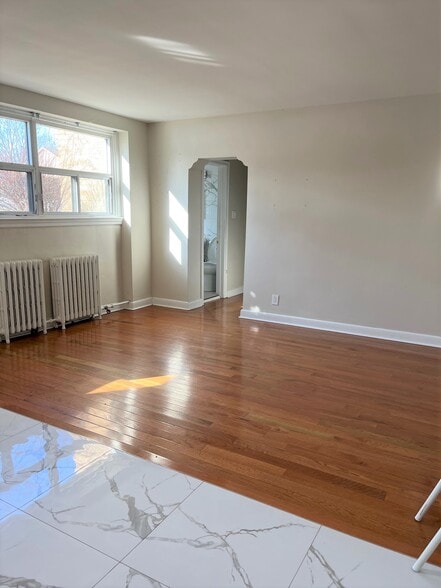 More Photos Of 183 Maurice Dr, Oakville Apartments For Sale