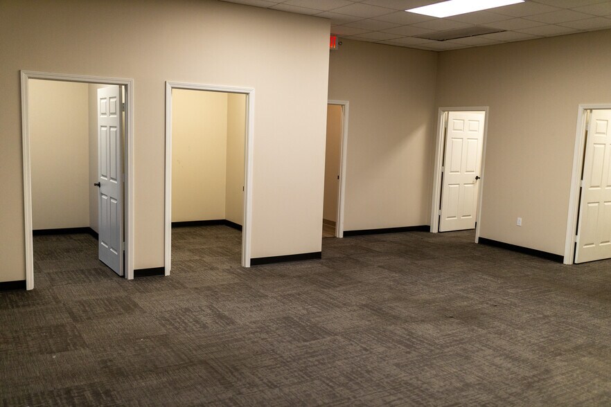 More Photos Of 5968 Fairmont Pky, Pasadena Storefront For Lease