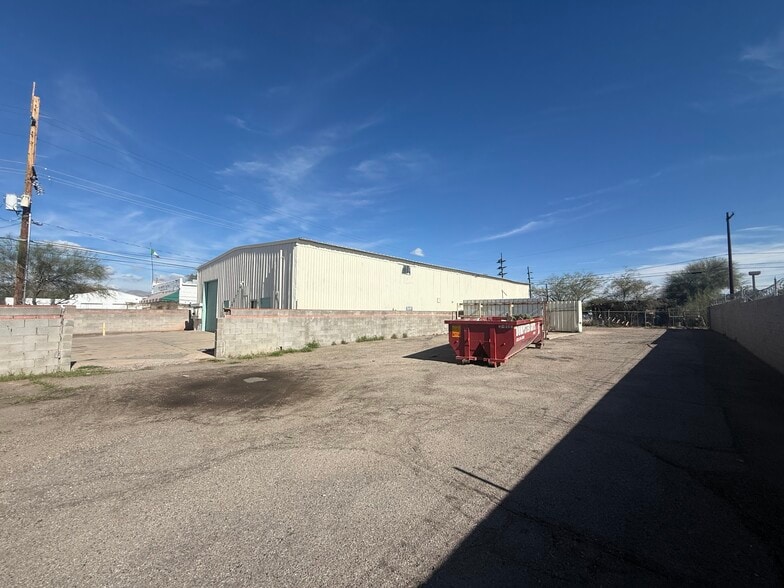 More Photos Of 637 S Vine Ave, Tucson Warehouse For Lease