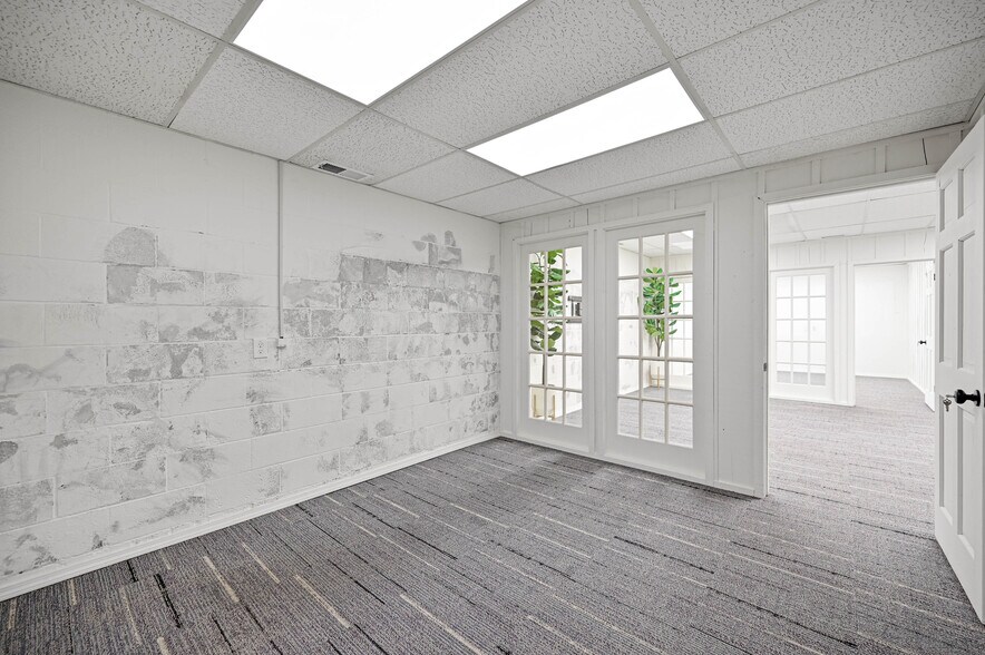 More Photos Of 504 Jose St, Santa Fe General Retail For Lease