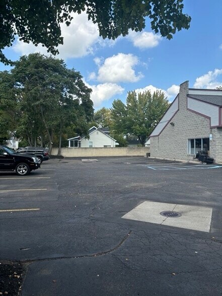 More Photos Of 37466-37522 Ann Arbor Trl, Livonia Storefront For Lease