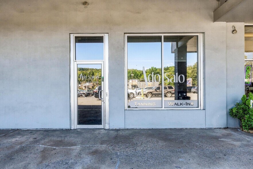 More Photos Of 1000 S State St, Clarks Summit General Retail For Lease