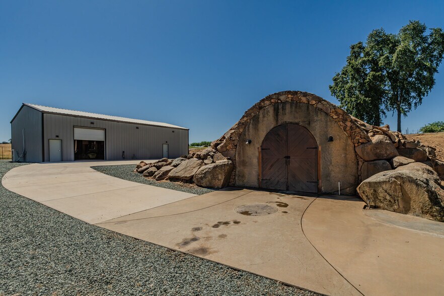 More Photos Of 10786 Shenandoah Rd, Plymouth Winery Vineyard For Sale
