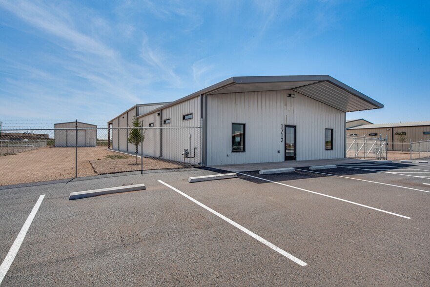 More Photos Of 1712 FM 1788, Midland Warehouse For Lease