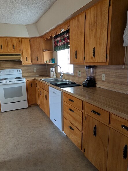 More Photos Of 702 S 3rd St E, Malta Multifamily For Sale