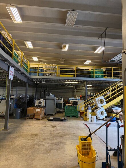 More Photos Of 2200-2202 NW 93rd Ave, Miami Warehouse For Lease