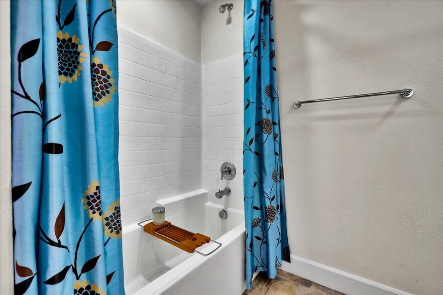 More Photos Of 300 E 4th St, Long Beach Apartments For Sale