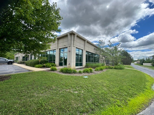 More Photos Of 320 Cardinal Dr, St Charles Medical For Lease