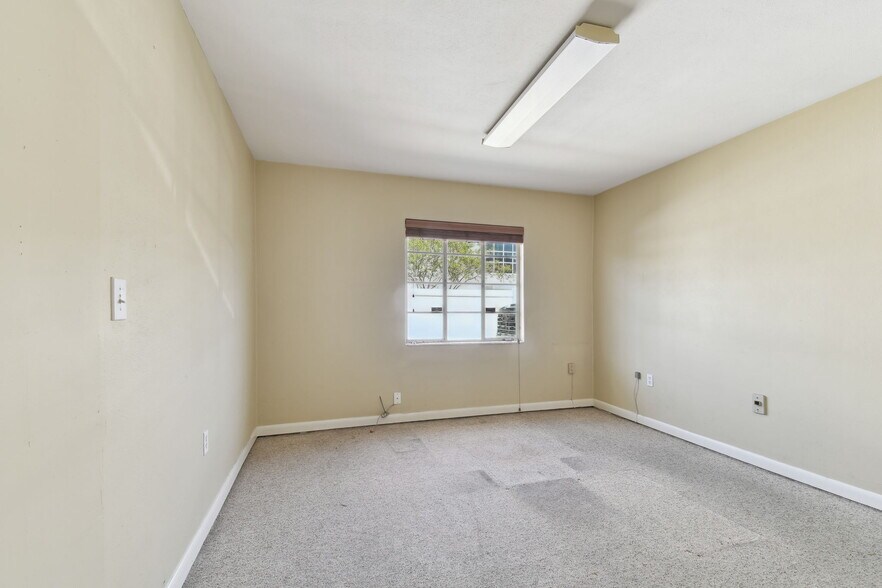 More Photos Of 3019 W Azeele St, Tampa Loft Creative Space For Sale