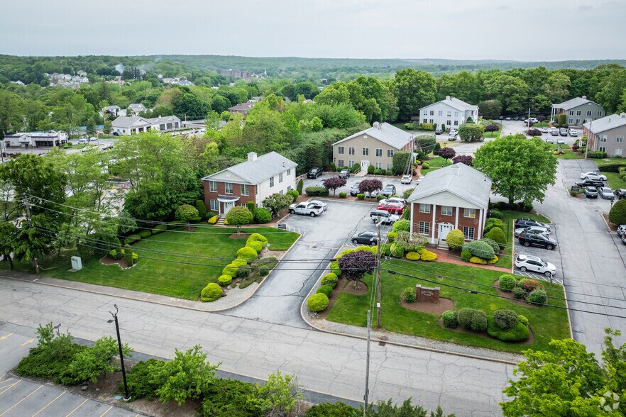 More Photos Of 33 College Hill Rd, Warwick Apartments For Lease