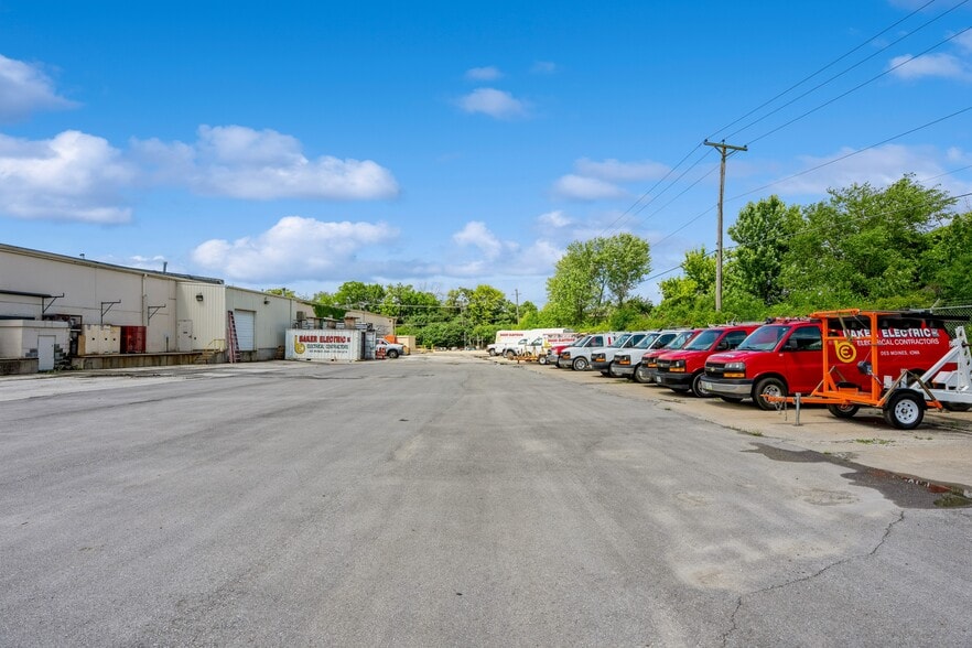 More Photos Of 2301 Fleur Dr, Des Moines Warehouse For Sale