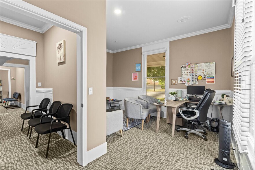 More Photos Of 306 N Thornton Ave, Dalton Office For Sale